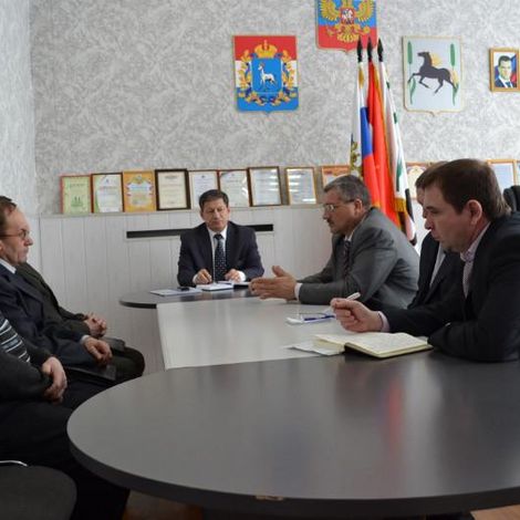 Встреча с секретарями местных отделений всероссийских политических партий. Встреча с секретарями местных отделений всероссийских политических партий